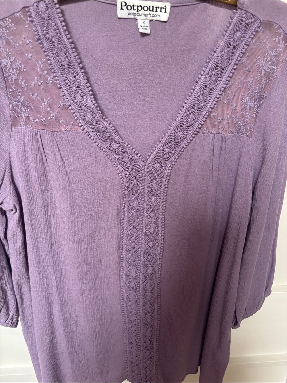 Potpourri lavender crochet lace-inset top size small